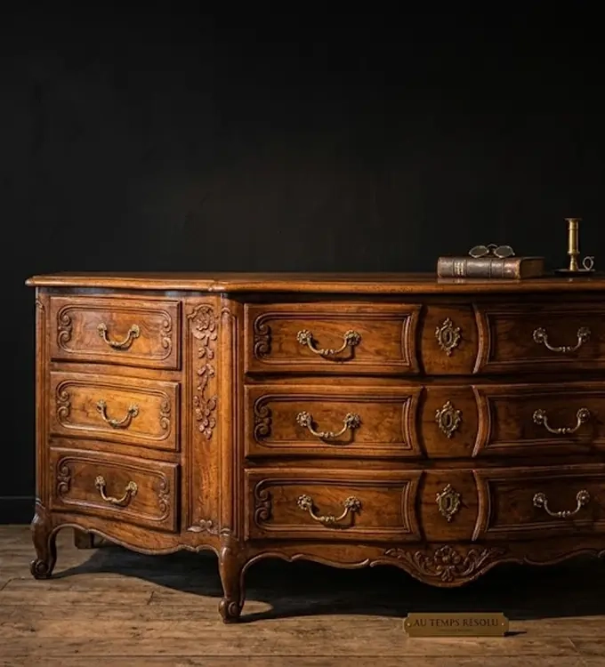 Commode ancienne en noyer patinée, mobilier de caractère à Metz